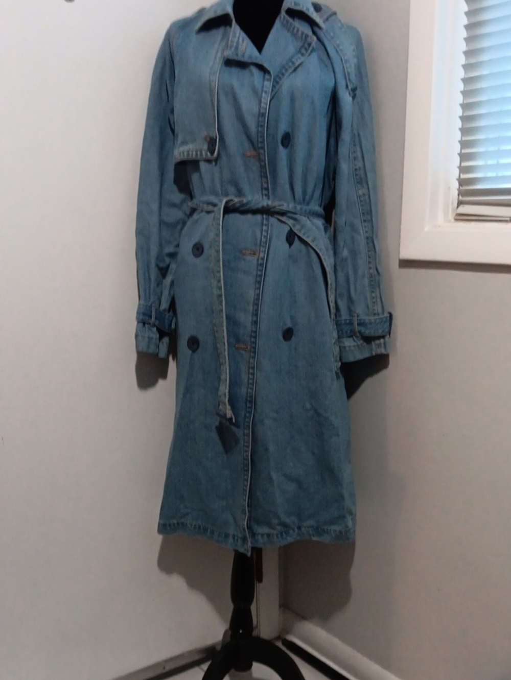 American Eagle Light Wash Blue Denim Jeans with Tan Stitching Trench Coat